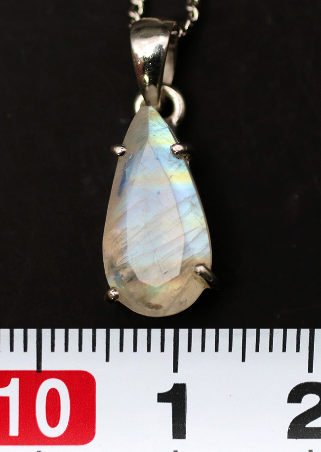ユニークな輝きを持つ、微斜長石、ムーンストーン(Moonstone)を使ったペンダントトップ。金具部分925シルバー採用。シルバーチェーン、高級ジュエリケース付き(その7)