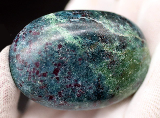 ベリーレア！天然ルビーが内包された青緑の藍晶石（らんしょうせき）、またの名をキャナイト（kyanite）（その8）