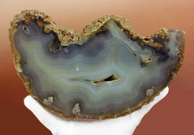20センチ、1200グラムオーバー!美しいグレイッシュブルーを呈するブラジル産メノウ(Agate)(その1)