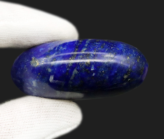 某アニメ作品の某石のモチーフになった!?深い藍色を示す、天然ラピスラズリ(Lapis lazuli)のポリッシュ標本(その6)