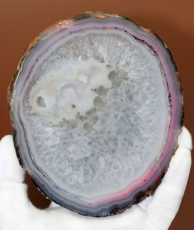 ピンクを呈する個性的なメノウ標本（Agate）（その1）