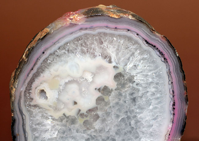 ピンクを呈する個性的なメノウ標本（Agate）（その2）