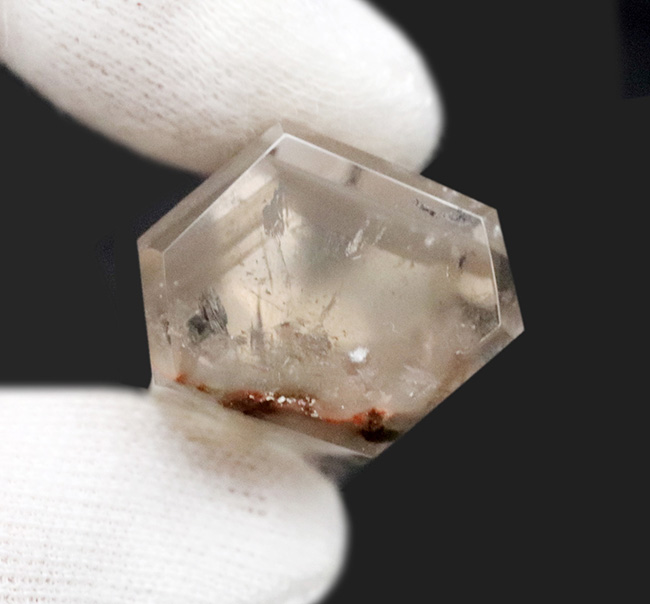 幻」の水晶！内部に別の結晶が存在する、不思議な味わいを持つ