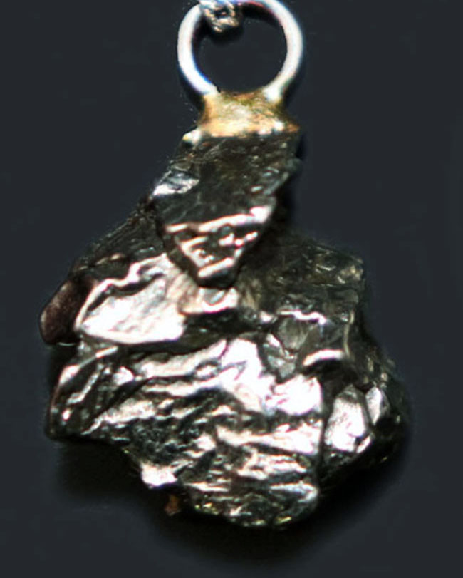 カンポ・デル・シエロ（Campo del Cielo）鉄隕石を使ったペンダントトップ。（シルバーチェーン、高級ジュエリーケース付き）（その1）