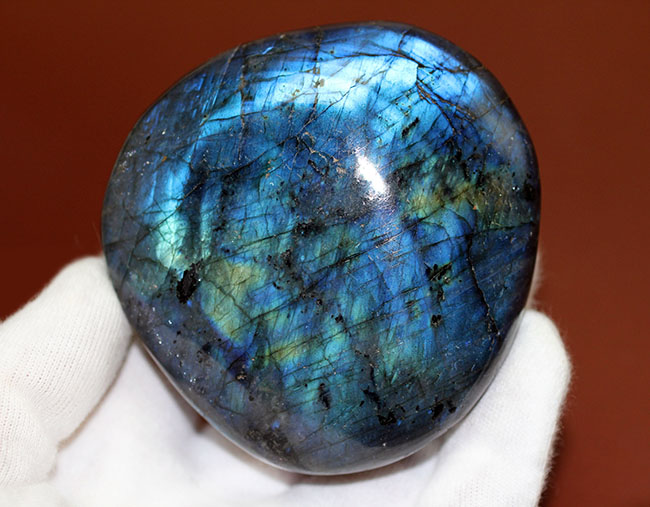 まるで青い炎！ゴールドも散見される、極めて高品位の鉱物ラブラドライト（Labradorite）のペブルストーン（その11）