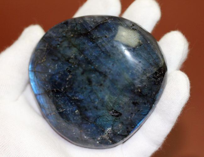 まるで青い炎！ゴールドも散見される、極めて高品位の鉱物ラブラドライト（Labradorite）のペブルストーン（その14）