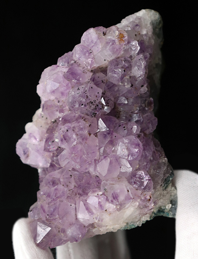 晶洞を切り取ったナチュラルなアメシスト(Amethyst)の原石(その1)