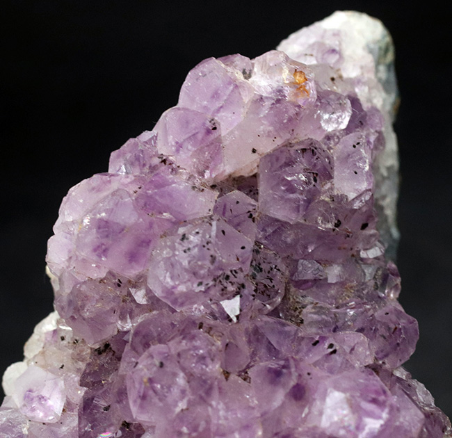 晶洞を切り取ったナチュラルなアメシスト(Amethyst)の原石(その3)