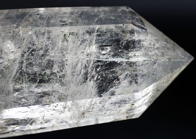なんと４００グラムを超える、威風堂々たる見事なファントムクォーツの天然結晶。内部に緑泥石を内包した幻想的な標本です（その5）