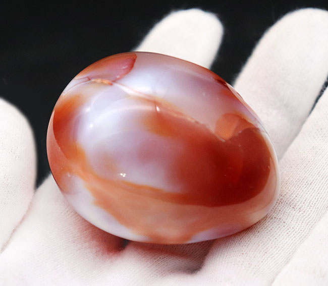 見ているだけで活力が湧いてきそうな濃い赤を呈するカーネリアン、紅玉髄（Carnelian）のカボション（その3）