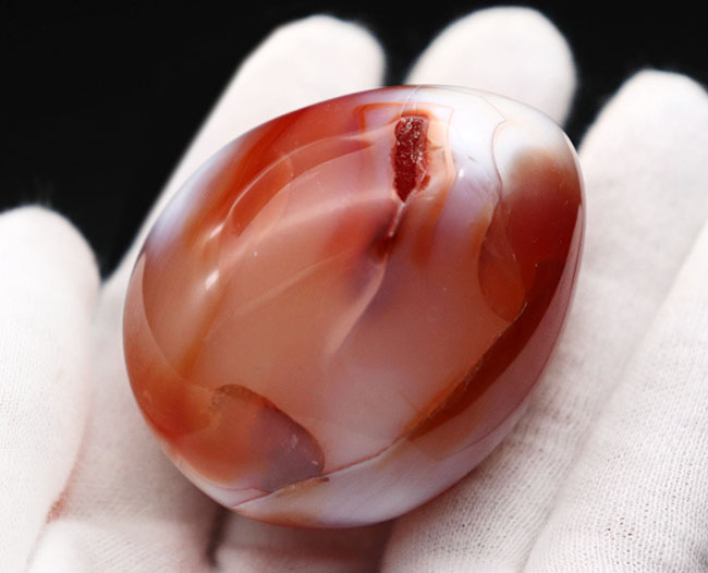 見ているだけで活力が湧いてきそうな濃い赤を呈するカーネリアン、紅玉髄（Carnelian）のカボション（その5）