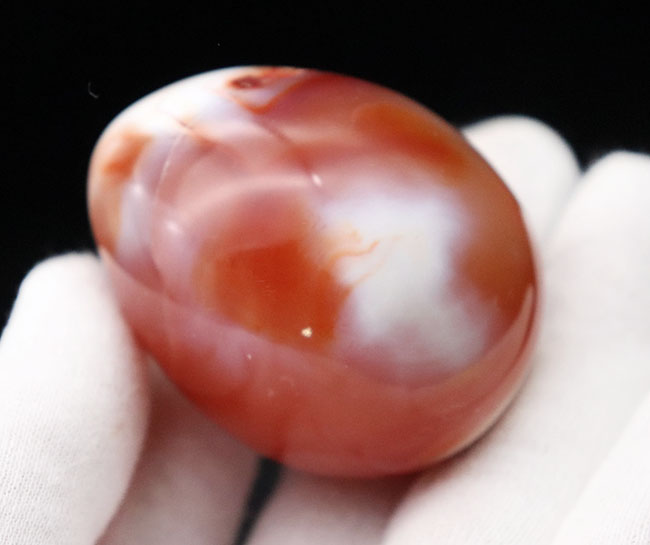 見ているだけで活力が湧いてきそうな濃い赤を呈するカーネリアン、紅玉髄（Carnelian）のカボション（その6）