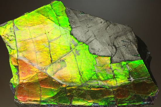 Made in 地球。最高のブーツはいかが？ブーツ型の緑色アンモライト（その1）