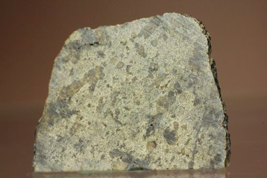 希少な希少な火星起源隕石。1999年にオマーンで発見された稀有な火星