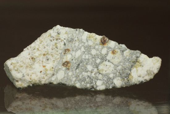 昔森で拾った謎の石 思い出の石 （日本から発見された新鉱物たち