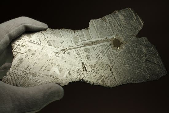 アメリカ合衆国、ニューメキシコサンタフェで見つかった幾何学模様隕石 GLORIETA MOUNTAIN(その10)
