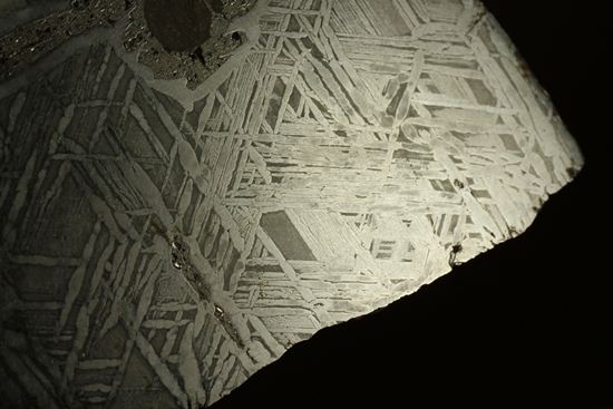 アメリカ合衆国、ニューメキシコサンタフェで見つかった幾何学模様隕石 GLORIETA MOUNTAIN(その17)