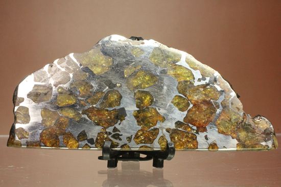 チリのアタカマ砂漠で見つかった、最も希少な石鉄隕石イミラック(Imilac)