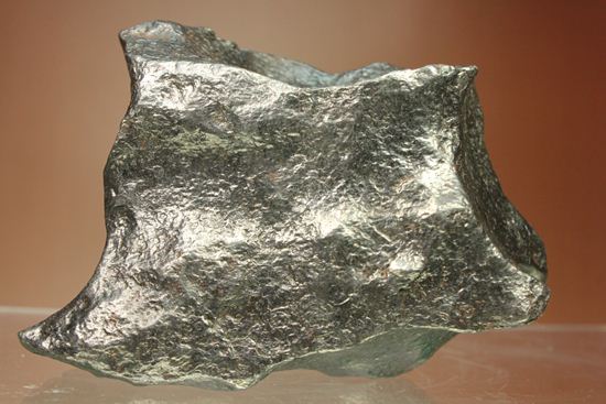 何と１３００グラムオーバー！重量感たっぷり！レグマグリップで削られた大型鉄隕石　ナミビア産（その13）