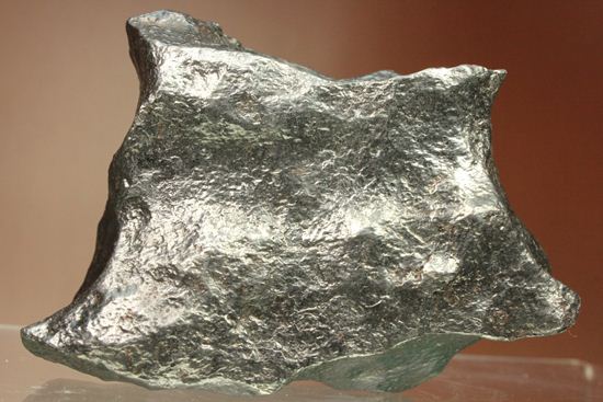 何と１３００グラムオーバー！重量感たっぷり！レグマグリップで削られた大型鉄隕石　ナミビア産（その2）
