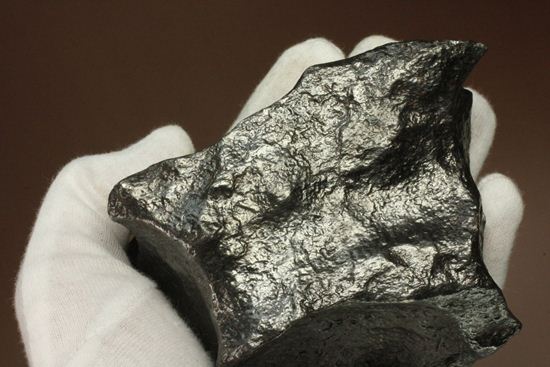 何と１３００グラムオーバー！重量感たっぷり！レグマグリップで削られた大型鉄隕石　ナミビア産（その3）
