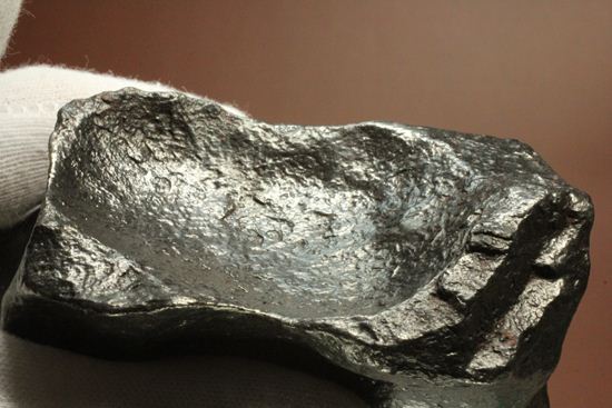 何と１３００グラムオーバー！重量感たっぷり！レグマグリップで削られた大型鉄隕石　ナミビア産（その6）