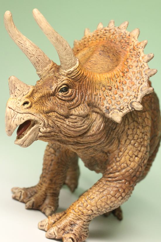 トリケラトプス恐竜フィギュア(本物化石1個付き)(その1)
