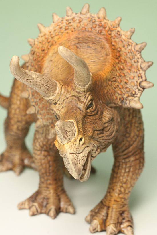 トリケラトプス恐竜フィギュア（本物化石1個付き）（その20）