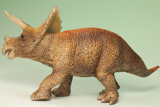 ティラノサウルスとトリケラトプス恐竜フィギュア2体セット（本物化石1個付き）（その13）