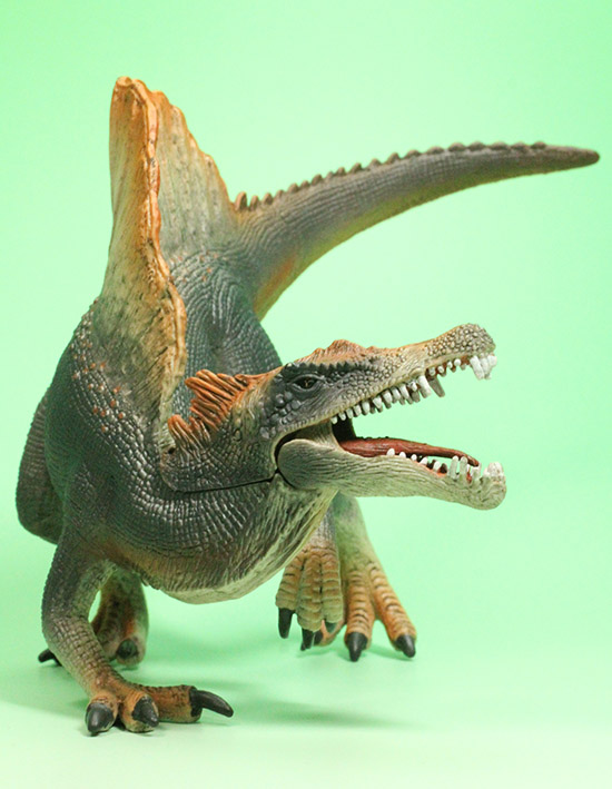 スピノサウルス恐竜フィギュア（本物化石1個付き）（その1）