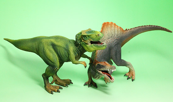 ティラノサウルスとスピノサウルス恐竜フィギュア2体セット（本物化石1個付き）（その13）