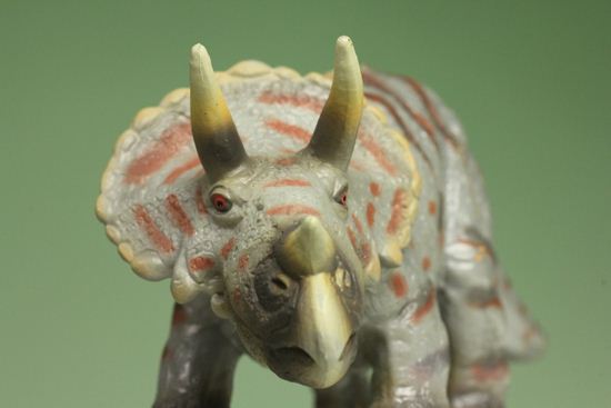 ティラノサウルスとトリケラトプス恐竜ミニフィギュア2体セット(本物化石1個つき)(その11)