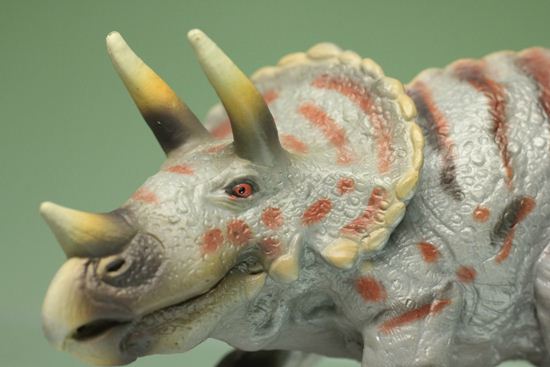 ティラノサウルスとトリケラトプス恐竜ミニフィギュア2体セット(本物化石1個つき)(その13)