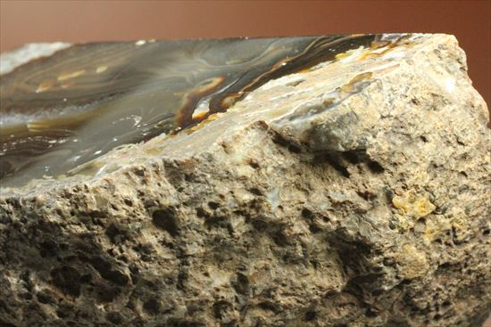 古い岩石が生み出した縞状模様が美しいメノウ（その9）
