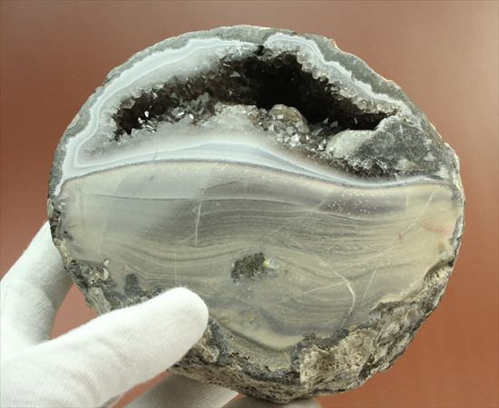 鉱物メノウの晶洞の標本（その10）