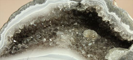 鉱物メノウの晶洞の標本（その12）