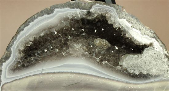 鉱物メノウの晶洞の標本（その7）