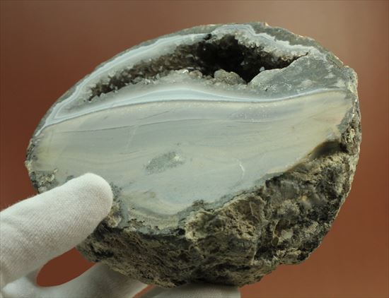 鉱物メノウの晶洞の標本（その9）