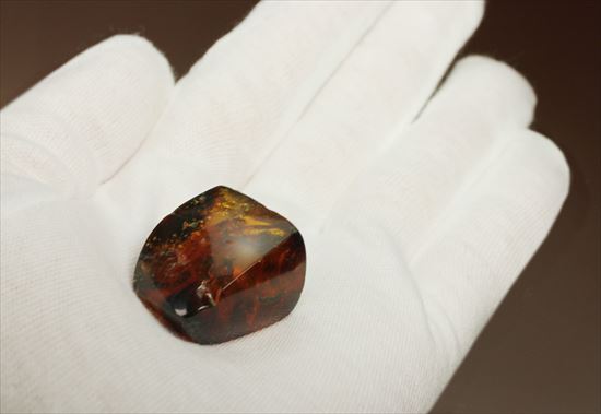 古代の空気が内包！大ぶりドミニカ産琥珀(Amber)（その3）