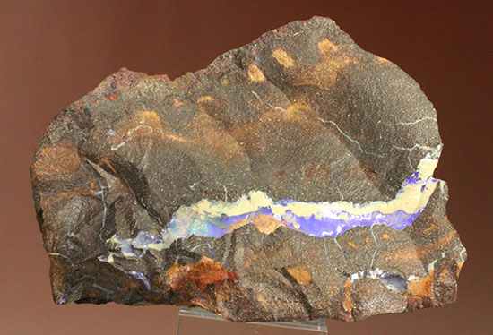 10月の誕生石。宝石名はオパールこと、蛋白石(Oparl)の原石（その1）