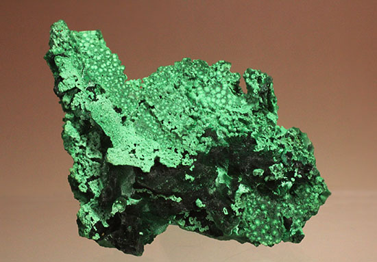 鮮やかな緑色鉱物、その名は翠銅鉱（すいどうこう：Dioptase）（その4）