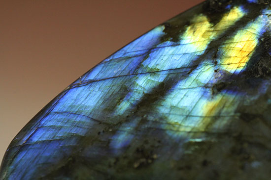 青×黄色の遊色現る！鉱物、ラブラドライト(Labradorite)（その1）