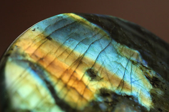 青×黄色の遊色現る！鉱物、ラブラドライト(Labradorite)（その17）