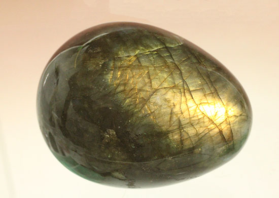 ピータンの卵！？いえいえ、閃光効果を有する、鉱物ラブラドライトです。(Labradorite)（その13）