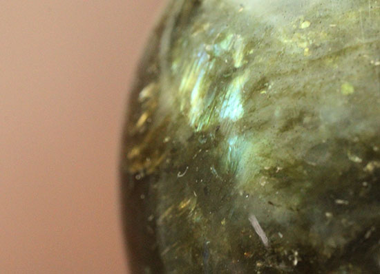ピータンの卵!?いえいえ、閃光効果を有する、鉱物ラブラドライトです。(Labradorite)(その14)