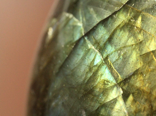 ピータンの卵!?いえいえ、閃光効果を有する、鉱物ラブラドライトです。(Labradorite)(その3)