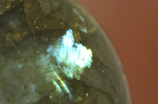 ピータンの卵！？いえいえ、閃光効果を有する、鉱物ラブラドライトです。(Labradorite)（その4）