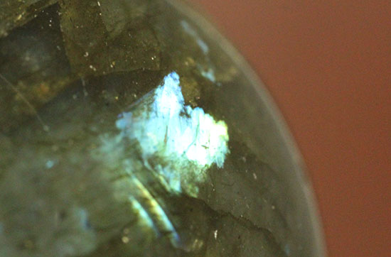 ピータンの卵!?いえいえ、閃光効果を有する、鉱物ラブラドライトです。(Labradorite)(その4)
