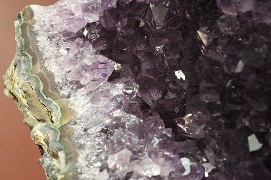 １.５キロオーバー！紫水晶ことアメシストの原石、キラキラ輝く迫力標本(Amethyst)（その14）