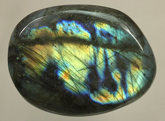 青と黄色の閃光を放つ!両面魅力のラブラドライト(Labradorite)(その1)